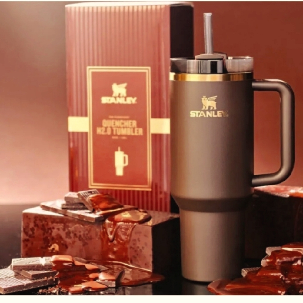 Limited edition 40oz Chocolate Gold Quencher Stanley